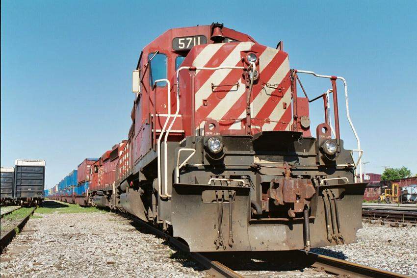 Photo of CP#5711, with Trash Train, Buffalo, NY