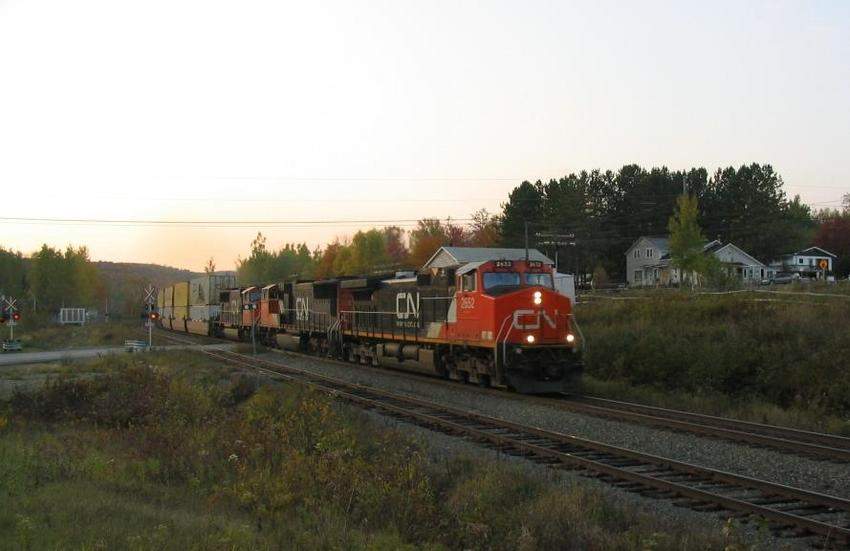 Photo of CN #148 passing BlueBell Siding