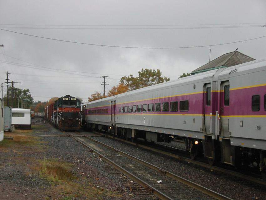 Photo of MBCR train #424 passes the ST 621 at Ayer