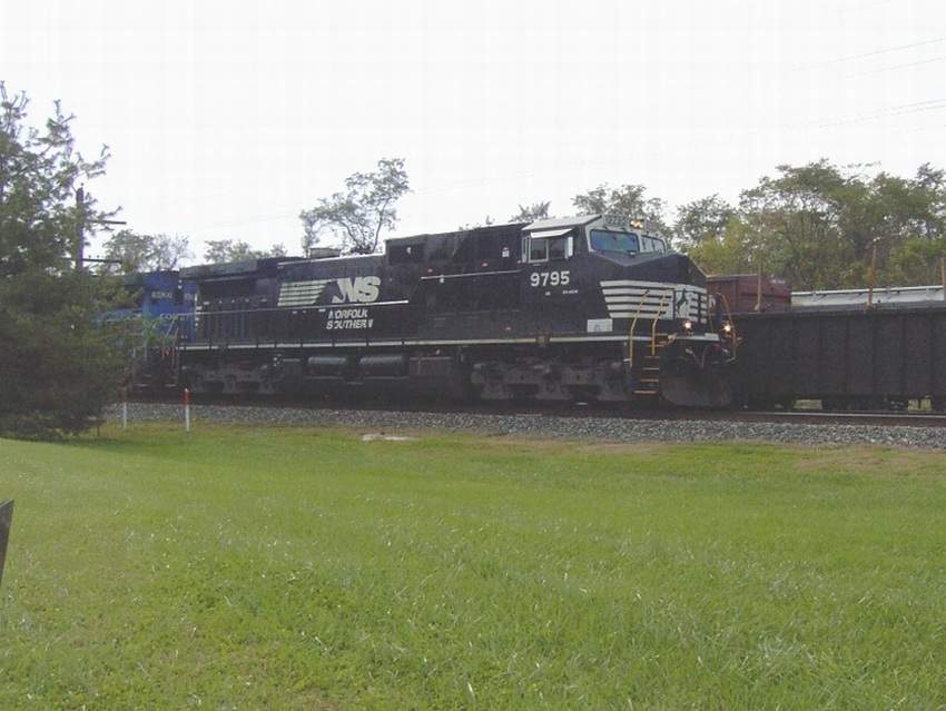 Photo of NS 9795  LEAVING HAGERSTOWN MD