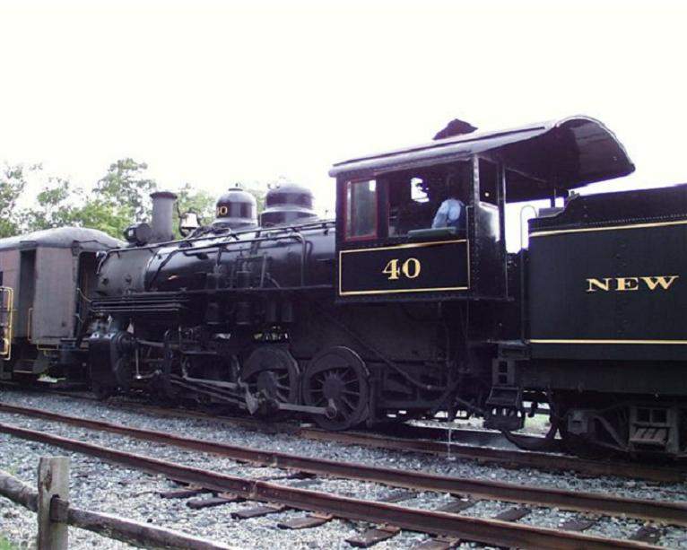 Photo of NH&I 40 and New Hope train