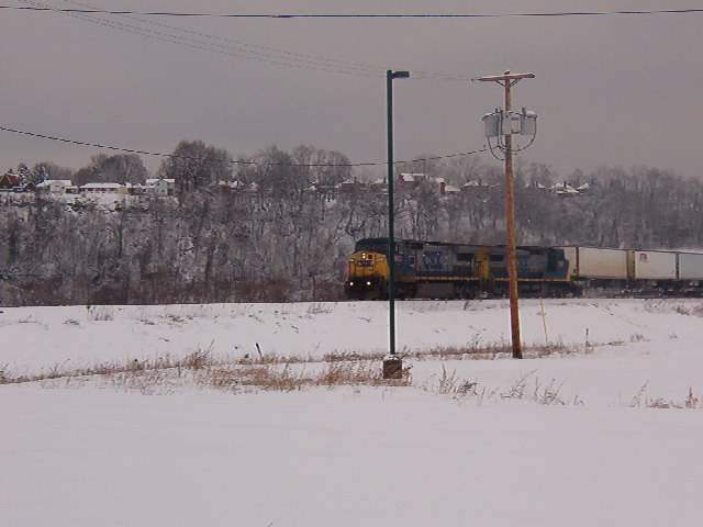 Photo of CSX train with 9002 and 7391 in command