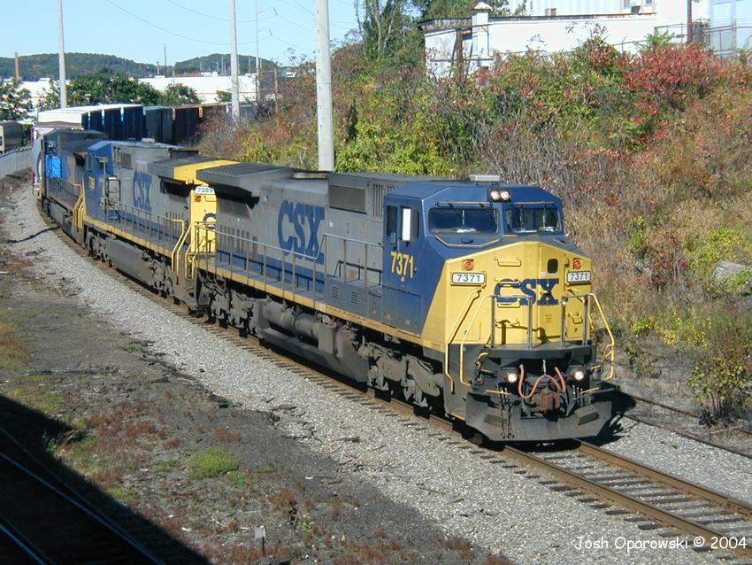 Photo of CSX train on the B&M at Worcester.