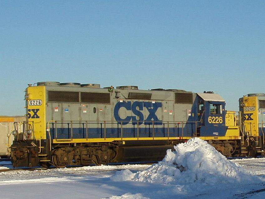 Photo of CSX #6226 idles in the cold