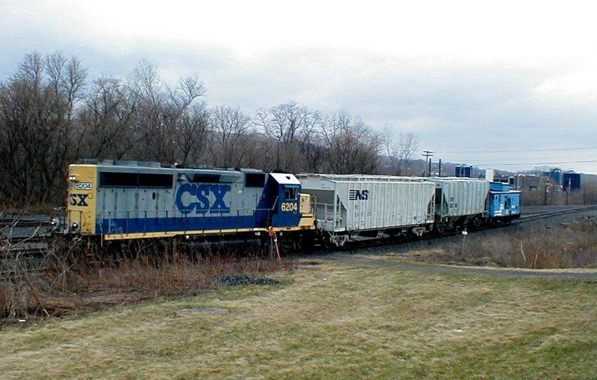 Photo of CSX local heads up the branch @ Amsterdam