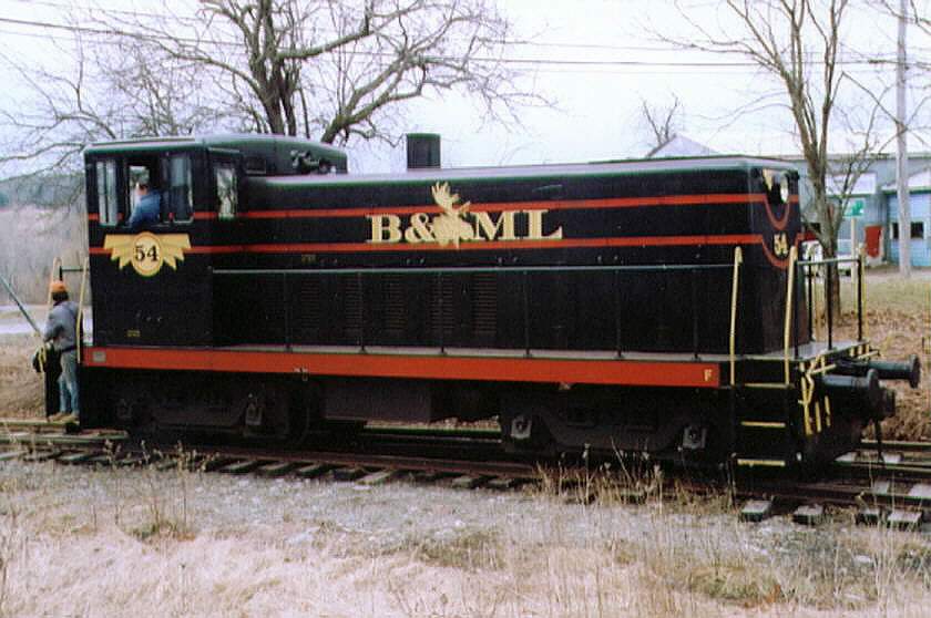 Photo of B&ML #54 leaves the shead in Thorndike