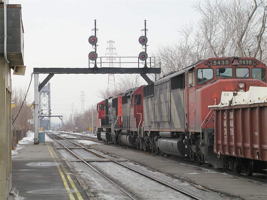 Photo of CN SD50F 5435 trails a westbound consist at St Lambert, Quebec