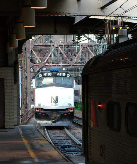 Photo of NJT 4118 at Penn Station Newark waiting for track 5