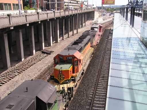 Photo of BNSF 7165 in a mixed consist in Seattle, Washington