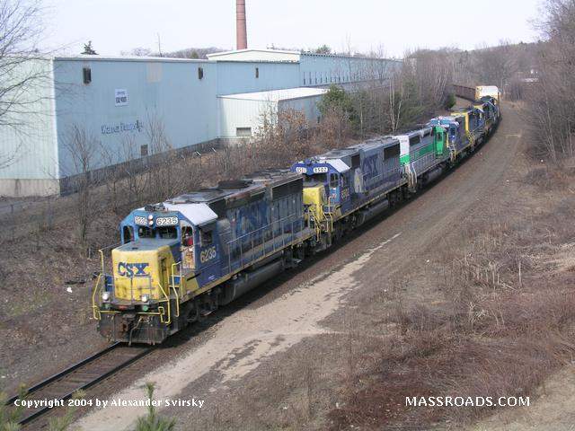 Photo of CSX westbound freight Q421 approaches Route 67 in Warren