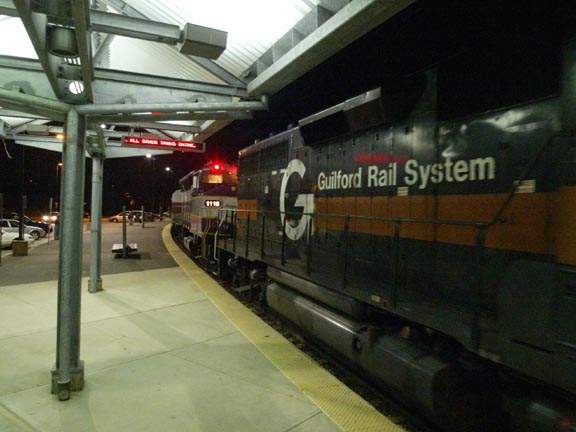 Photo of FI-2 pulls MBCR #433 into Fitchburg Station
