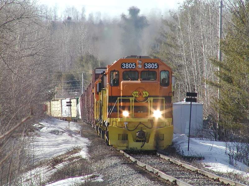 Photo of SL&A 3805 and train on the road near Richmond,Quebec