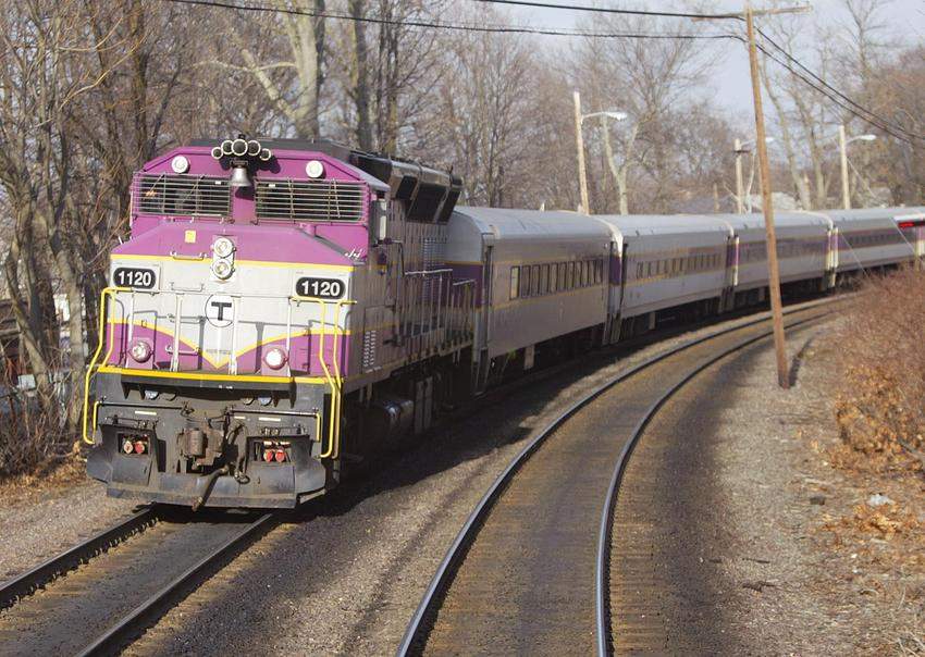 Photo of MBCR #467 Head's west on Fitchburg Line