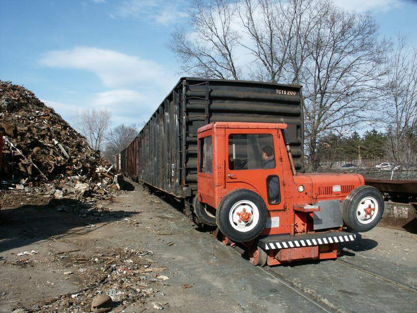 Photo of Recycler Trackmobile weighs the cars