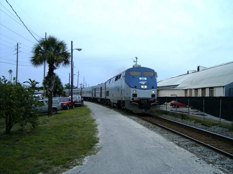 Photo of SB Silver Star AMTK 85 arrival Winter Haven