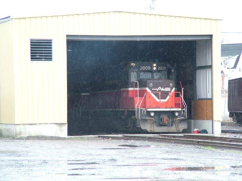Photo of P&W GP38-2 #2009 at the Valley Falls Enginehouse