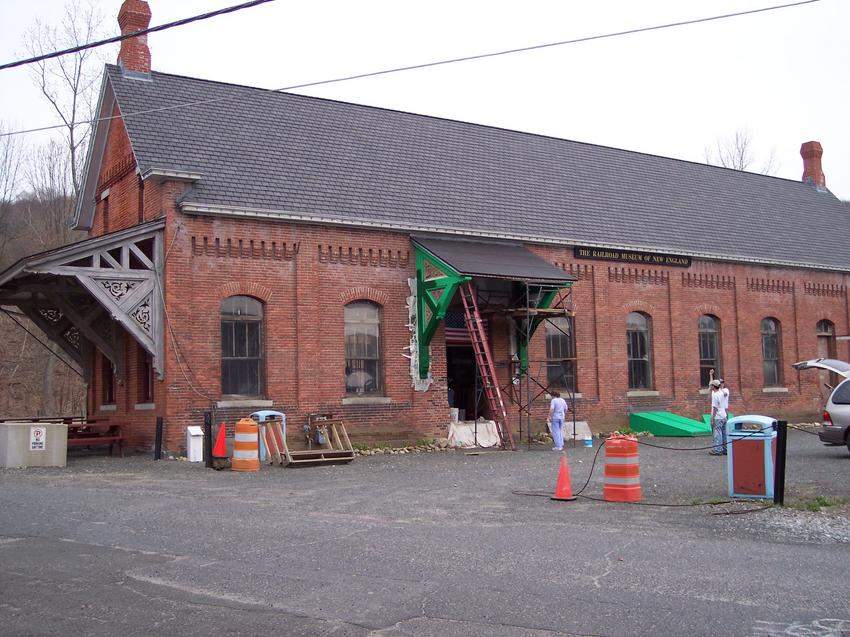 Photo of Thomaston Station Entrance Re- Painting