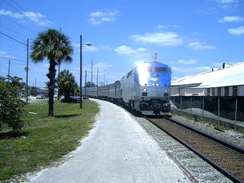 Photo of SB Silver Star AMTK 175 arrival in Winter Haven