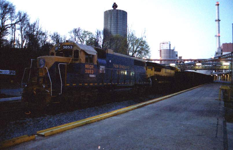 Photo of NECR 3853 withP&W 4002 ex NYS&W in Montville
