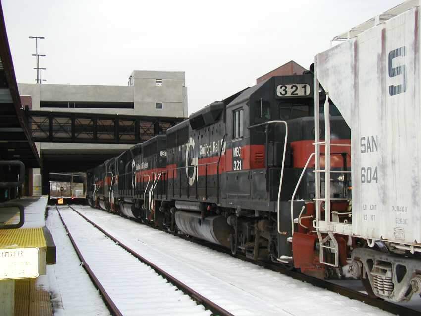 Photo of #518 leads westbound freight through Lowell.