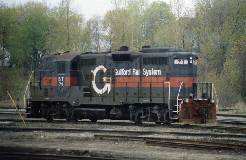 Photo of GRS GP9 71 takes a rest at Rigby