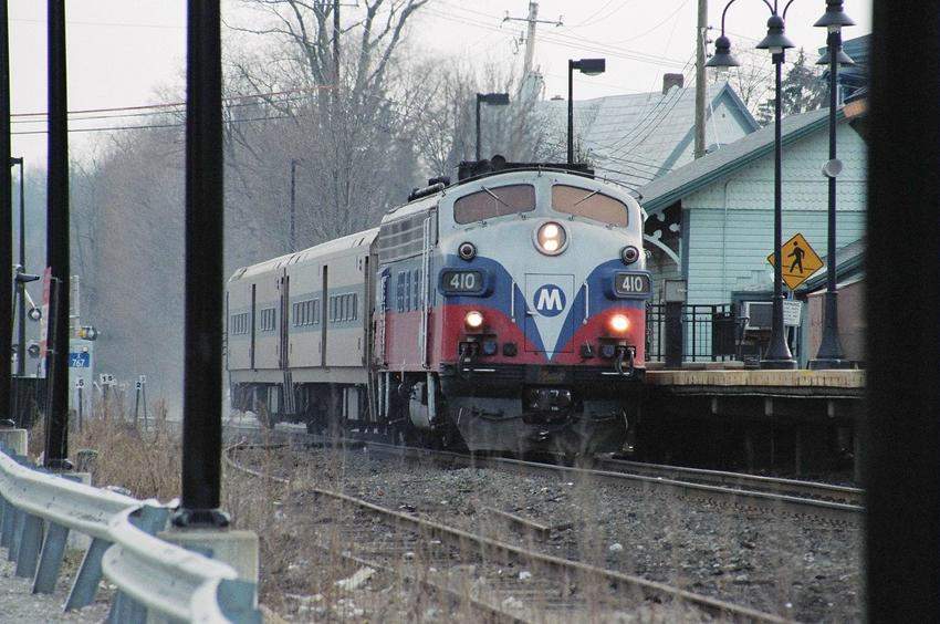 Photo of Metro North F10 #410 arriving in Dover Plains with train 939 in tow.