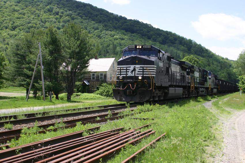 Photo of Loaded Bow coal train
