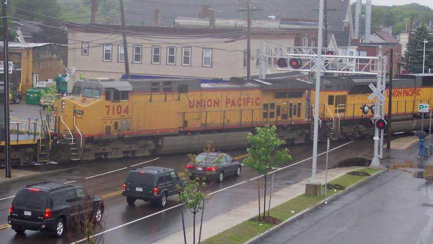 Photo of Q264's power heading for Nevins Yard