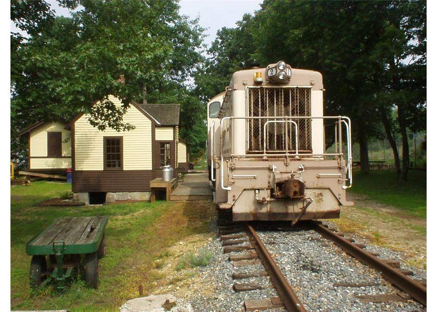 Photo of CERM's SW8 sits at Chaplin Station.