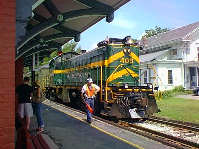 Photo of Green Mountain Flyer ready to depart Chester 07/30/04