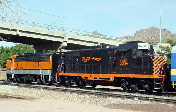 Photo of Royal Gorge RR #2238 helps the F-units