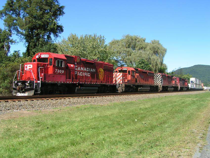 Photo of CP 7309 sporting the old Beaver madialion on lead engine