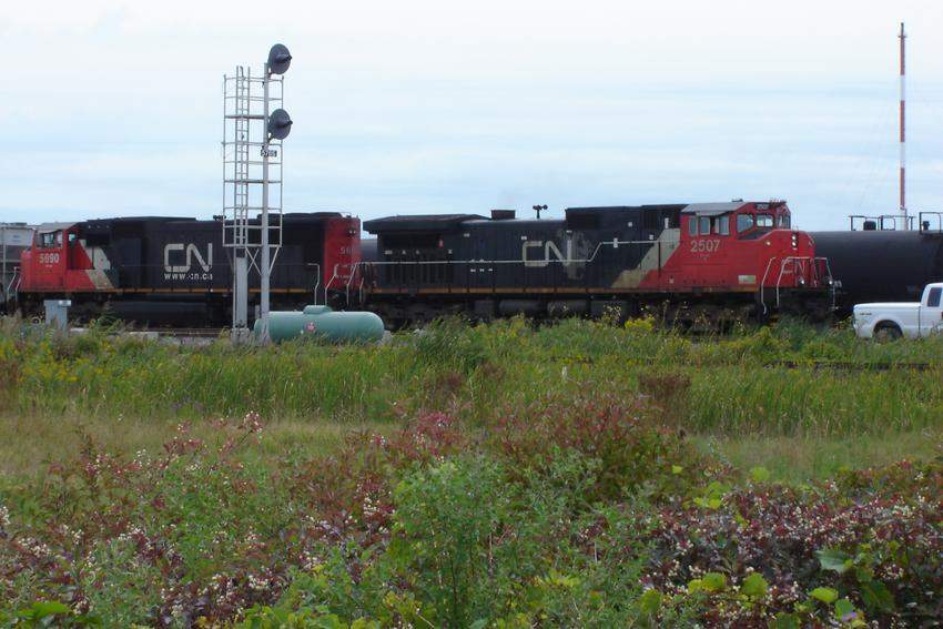 Photo of CN 2507 and 5690