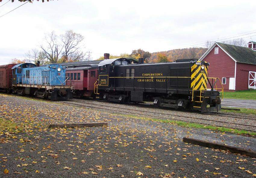 Photo of C&CV 3051 and 3052
