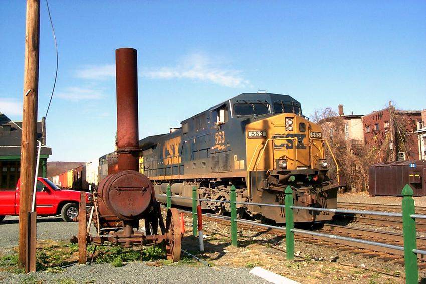 Photo of CSX 563 in Palmer
