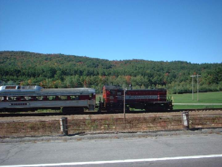 Photo of Fall Foliage train heading north