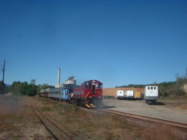 Photo of Fall Foliage Train heading South