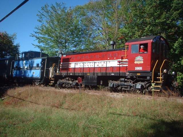 Photo of Fall Foliage train heading south