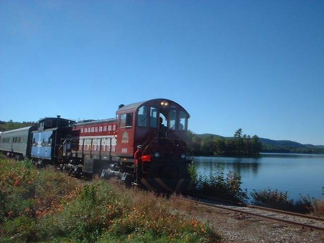 Photo of southbound Fall Foliage train