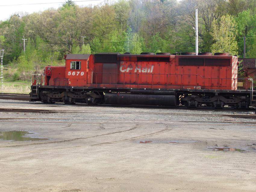 Photo of CP 5679 leads MOPO