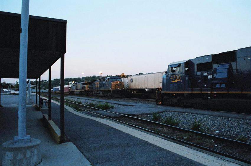 Photo of CSX 4706 meets a stack train at dusk in worcester