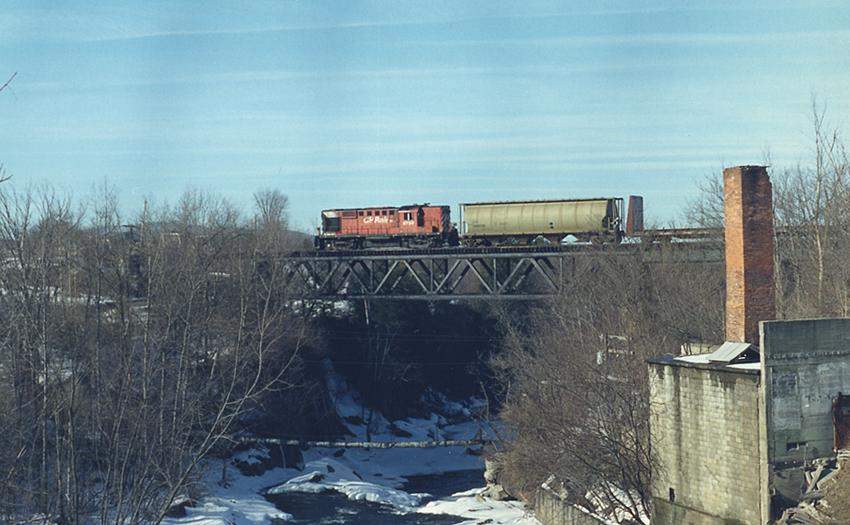 Photo of CP Rail Farnham Turn North Troy Bridge Move March '88