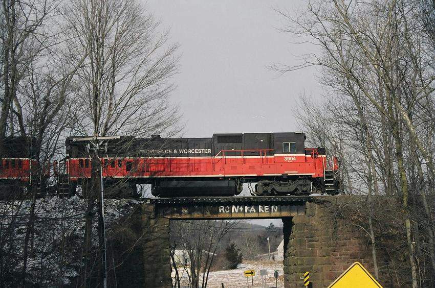 Photo of 3904 crossing the viaduct along Rt 157 in Dunham