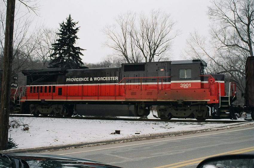 Photo of profile shot of 3901 as it pushes CT-1 through the crossing near the Post Office