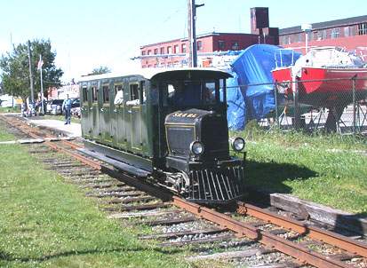Photo of Sandy River rail bus operates at MNGRR during Steam Fest 2004