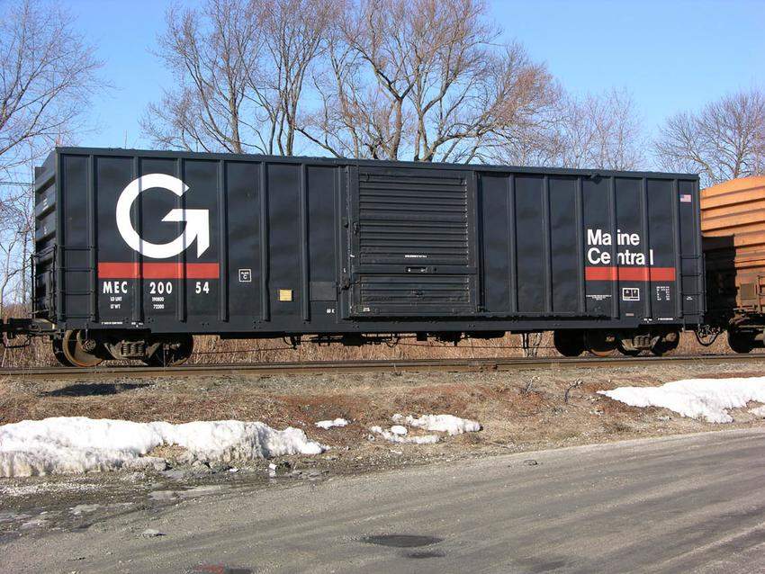 Photo of MEC boxcar 20054 in Guilford colors