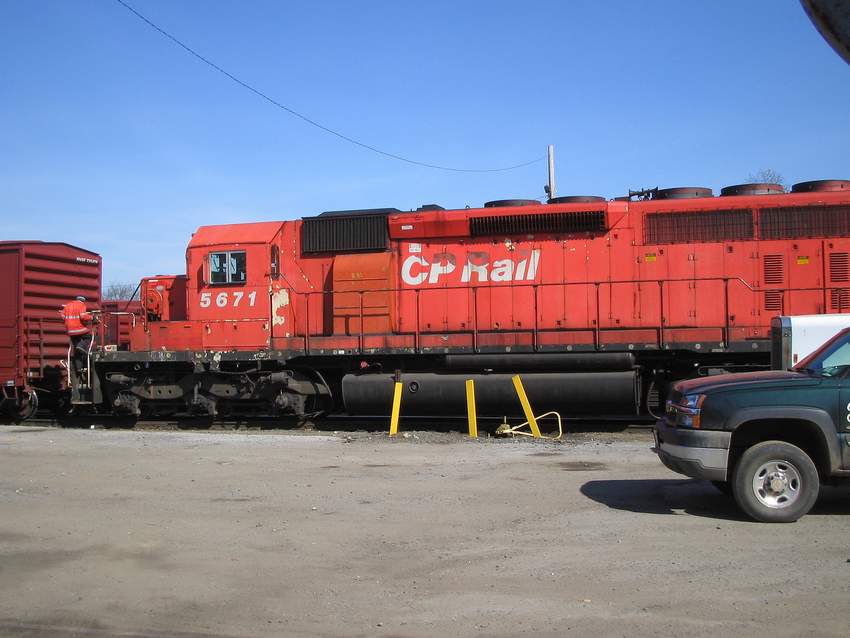 Photo of cp pulling into fresh pond rd yard(NYC)
