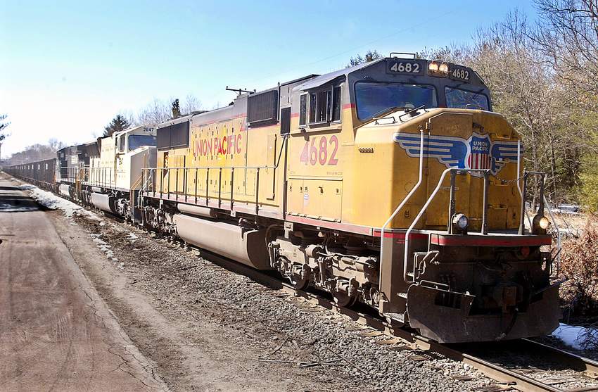 Photo of UP 4682 leading the Bow coal train in Westford