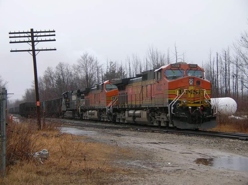 Photo of EBCT w BNSF Power north of Johnson Road - April 2, 2005