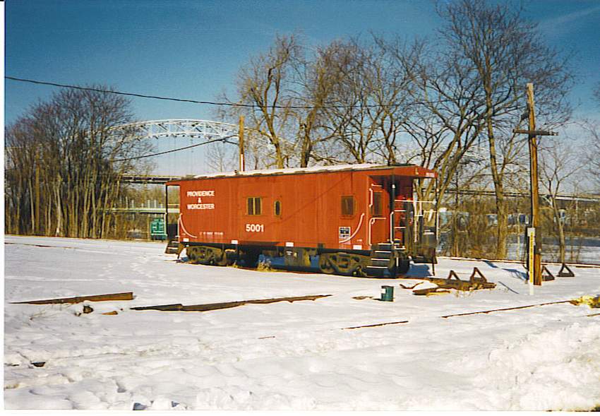 Photo of Providence and Worcester Caboose 5001 at diamond in Middletown, CT